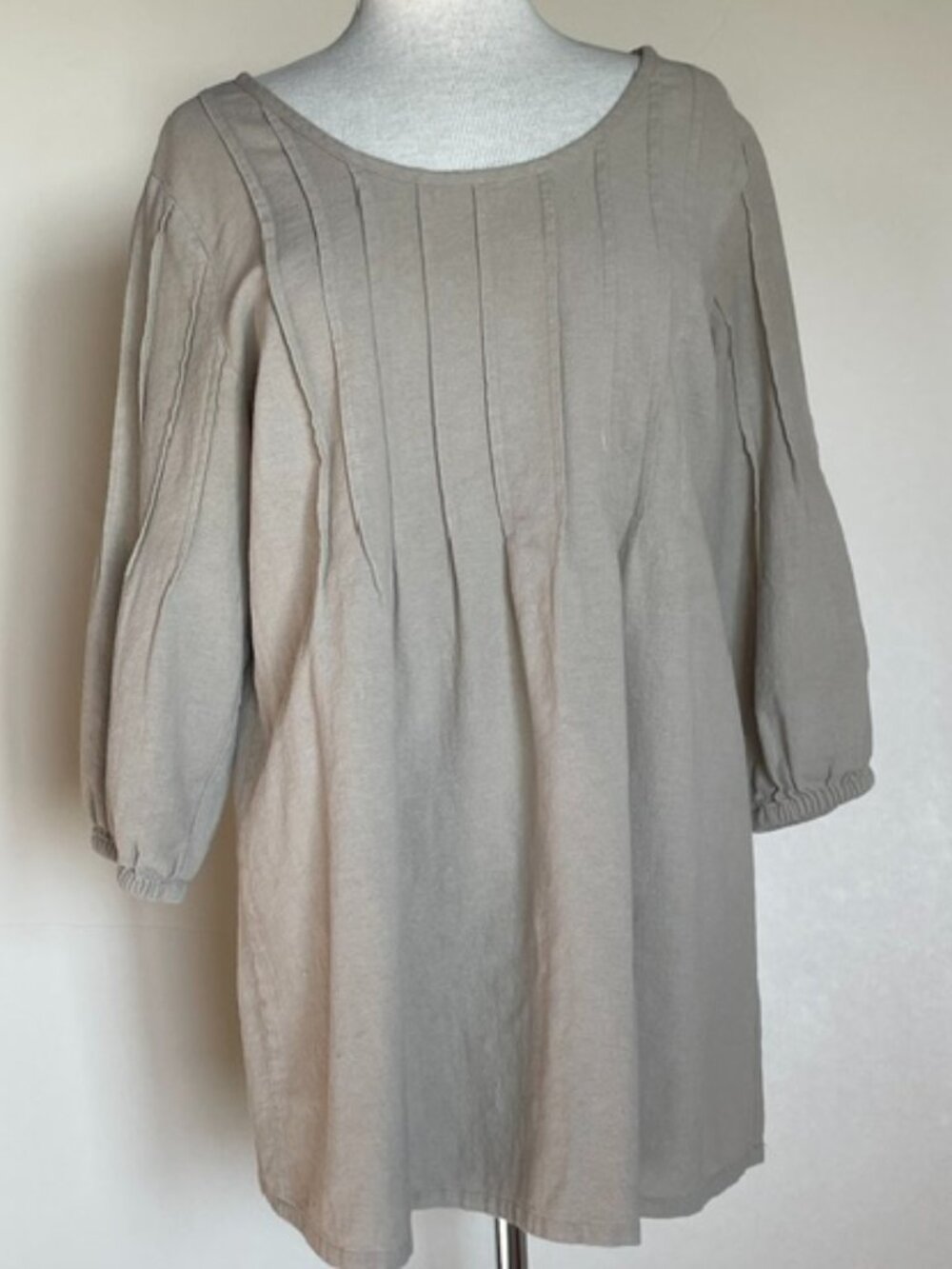 Soft Surroundings Comfy Tunic Beige Pleated Pin Tucks Scoop Neck size L
